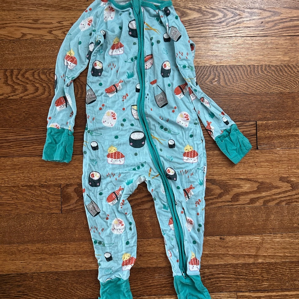 LS sushi zip sleeper 12-18M